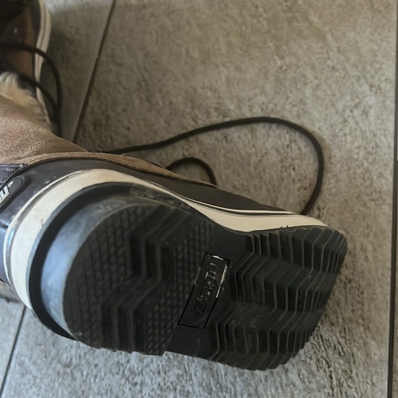 Snow boots 🥾 great condition no rips no odors very light weight size 8 - Picture 6 of 10